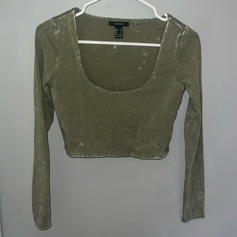 Long-sleeve crop top